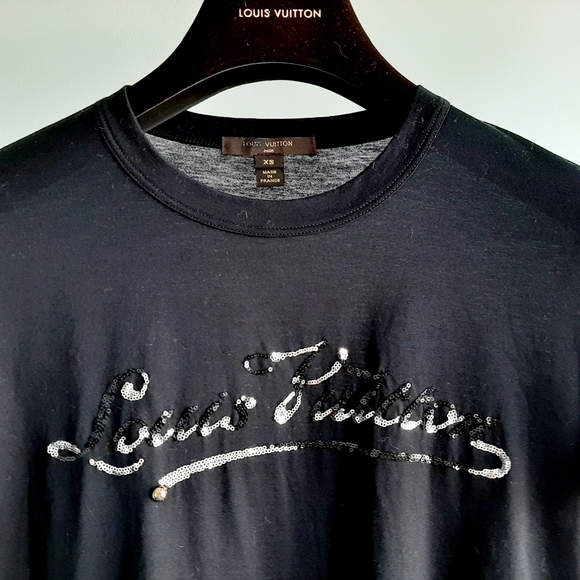 SOLD Louis Vuitton authentic sequins logo black tee - Picture 3 of 10